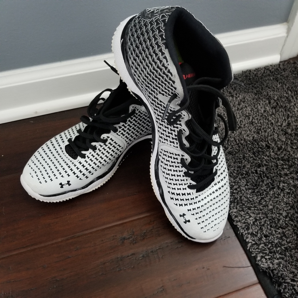 Under Armour Highlight Trainer Size 11.5